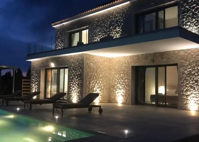 Kefalonia Stone - Petros Kefalonica *