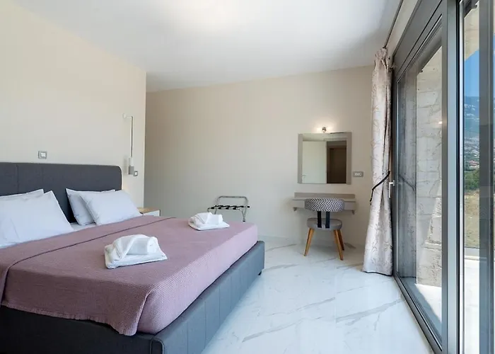 Kefalonia Stone - Petros Kefalonica *