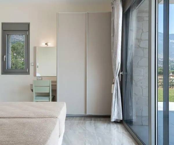 Kefalonia Stone - Petros Kefalonica