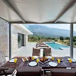 Kefalonia Stone - Petros Kefalonica Trapezaki (Kefalonia)